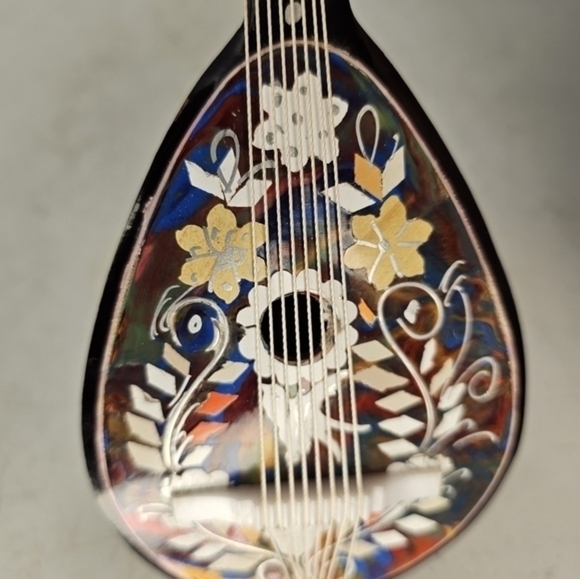 Vintage miniature imitation‎ tortoiseshell and mother of pearl mandolin - Picture 5 of 9